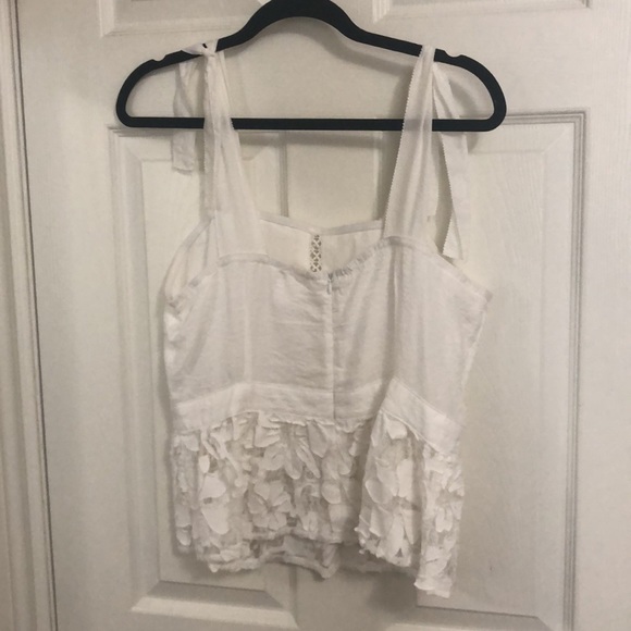 Shoulder tie lace tank top - Picture 2 of 5